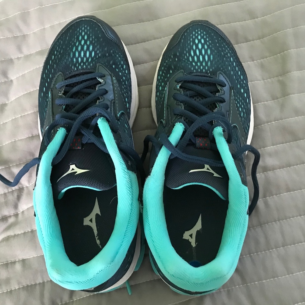 Running Shoe 👣 mizuno